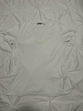 Vineyard Vines White V-Neck Short Sleeve Tee